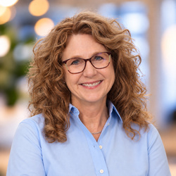 Karen Underwood Headshot