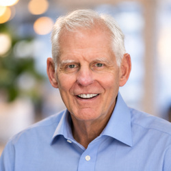 Peter Savas Headshot